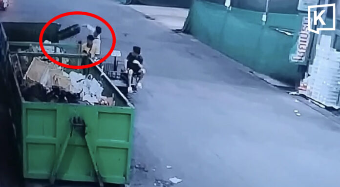 Police probe dog carcass dumped in suitcase in Pathum Thani Police probe dog carcass dumped in suitcase in Pathum Thani