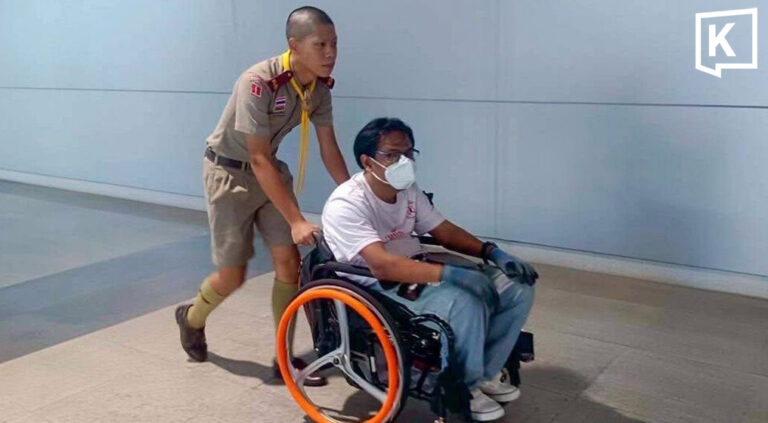Scouts assist travellers during Songkran travel rush 3