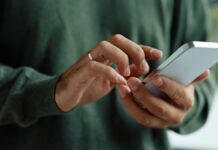 Teacher sentenced to 1.5 years in prison for Section 112 Facebook post