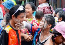 Songkran continues in Phra Pradaeng, Mon cultural festival draws crowds