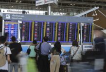 Thailand plans tourist ‘landing fee’ above 300 baht