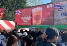 Thai tea craze hits Tokyo festival with 40-minute queues