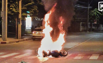 Motorcycle bursts into flames after crash in Bangkok Motorcycle bursts into flames after crash in Bangkok