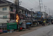 Power lines blaze outside 7-Eleven near Phayao Uni Power lines blaze outside 7-Eleven near Phayao Uni