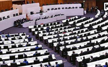 Thai lawmakers delays debate on 400 billion baht emergency loan Thai lawmakers delays debate on 400 billion baht emergency loan