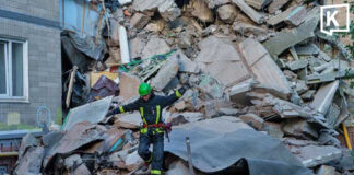 Russia Strikes Ukraine for Third Day, 9 Dead Russia Strikes Ukraine for Third Day, 9 Dead