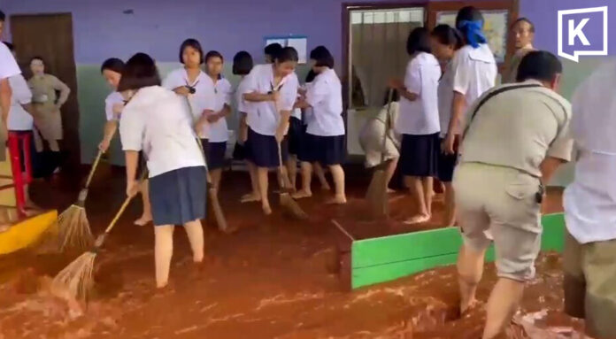 Flash floods hit Tak school after five days of rain