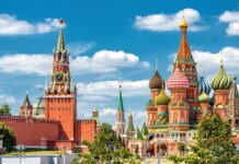 Russia warns citizens to avoid Thailand over US arrest threat