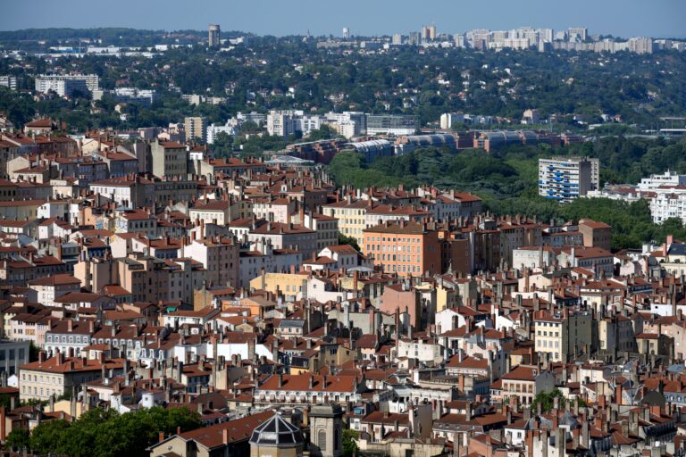 France records around 1,000 additional deaths as extreme heat breaks European records