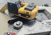 Construction barge capsizes off Samut Prakan pier Construction barge capsizes off Samut Prakan pier