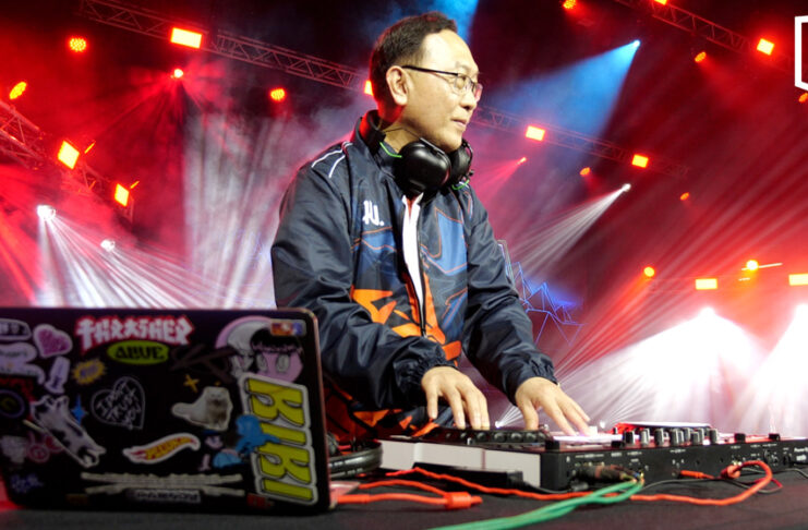 KKU president surprises freshmen as edm DJ at welcome event KKU president surprises freshmen as edm DJ at welcome event