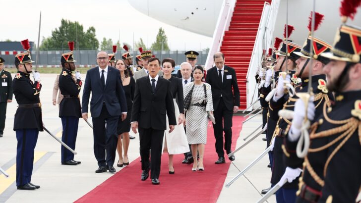 King and Queen arrive in France for state visit marking 170 years of diplomatic ties