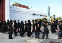 Mourners Queue to Pay Tribute to Princess Bajrakitiyabha Mourners Queue to Pay Tribute to Princess Bajrakitiyabha