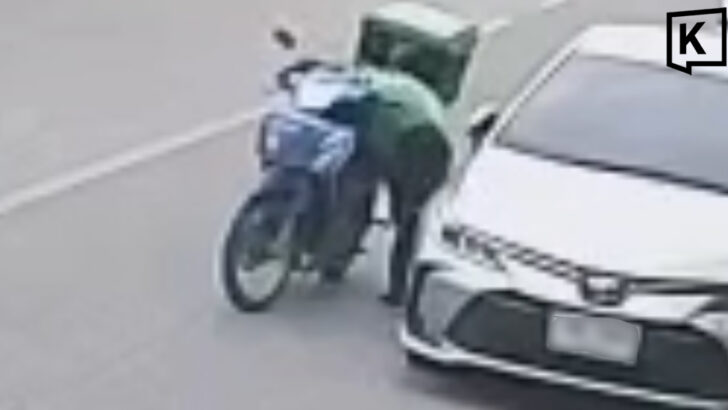 Rider Caught on Camera Picking Up Wallet, Driving Off