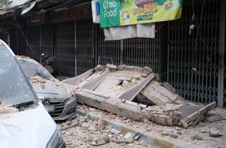 One dead as century-old shophouse collapses near Wat Traimit in Bangkok