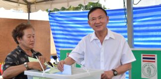 Thaksin casts first vote in 20 years at Bangkok governor election