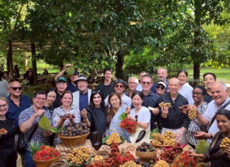 Thai Commerce Ministry hosts 13 envoys in Chanthaburi to promote “Fruit Tourism” Thai Commerce Ministry hosts 13 envoys in Chanthaburi to promote “Fruit Tourism”