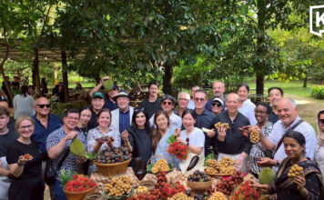 Thai Commerce Ministry hosts 13 envoys in Chanthaburi to promote “Fruit Tourism” Thai Commerce Ministry hosts 13 envoys in Chanthaburi to promote “Fruit Tourism”