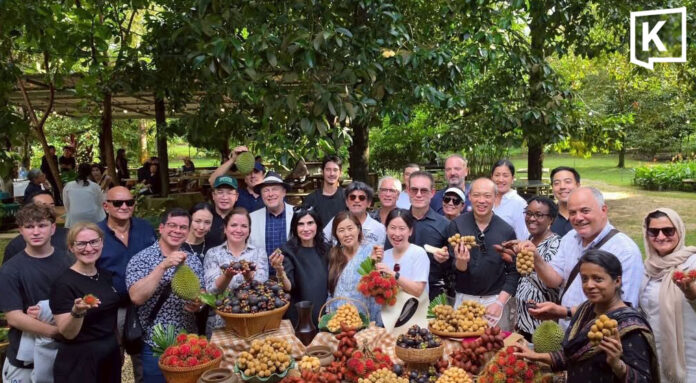 Thai Commerce Ministry hosts 13 envoys in Chanthaburi to promote “Fruit Tourism”