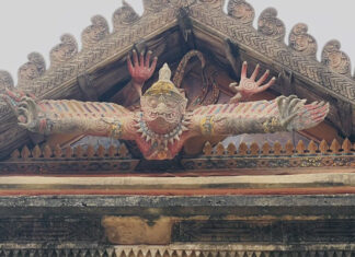 The world’s only “Flying Garuda” sculpture found at Ang Thong temple hall The world's only “Flying Garuda” sculpture found at Ang Thong temple hall