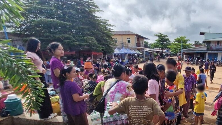 Myanmar clashes force thousands to flee near Thai border
