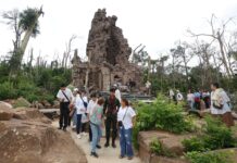 Tourists flock to Prasat Ta Khwai for border heritage weekend