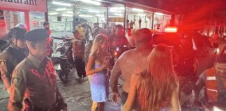 Burly foreigner clashes with Thais in chaotic Pattaya street brawl