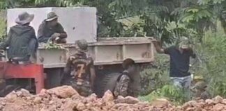 Cambodian troops build trenches near Thai border