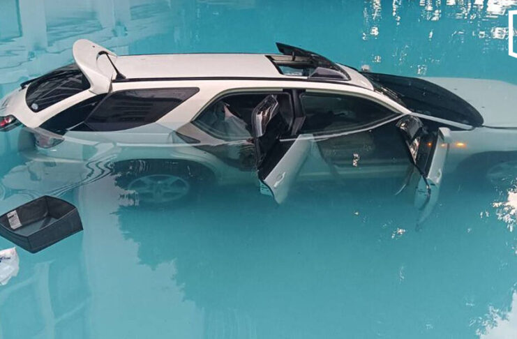 29-year-old man drives car into Chulalongkorn pool over condo rent dispute with mother 29-year-old man drives car into Chulalongkorn pool over condo rent dispute with mother