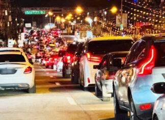Hari Raya crowds clog Thai-Malaysian border checkpoint Hari Raya crowds clog Thai-Malaysian border checkpoint