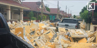 Village wall collapses in Chonburi after foam waste washed into homes