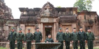 Army commanders inspect frontline troops on Cambodian border