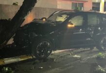 Three die after BMW crashes into tuk-tuk in Nonthaburi housing estate