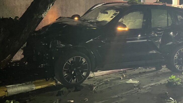 Three die after BMW crashes into tuk-tuk in Nonthaburi housing estate