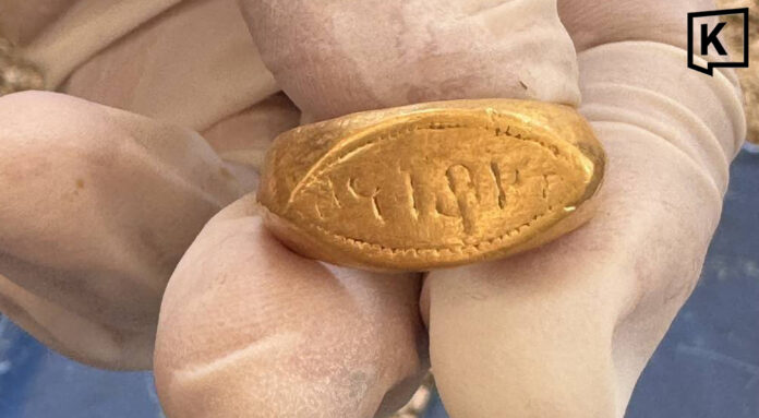 Ancient inscribed gold ring found at Phetchaburi site w Ancient inscribed gold ring found at Phetchaburi site