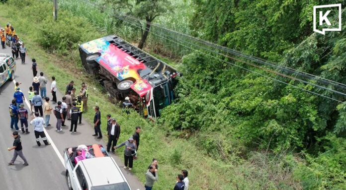 School bus overturns in Surin, 57 students and teachers hurt School bus overturns in Surin, 57 students and teachers hurt
