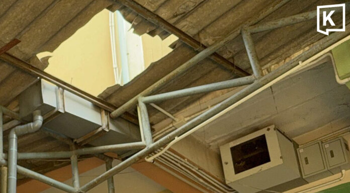 Thai schoolboy suffers neck fracture after falling through roof Thai schoolboy suffers neck fracture after falling through roof
