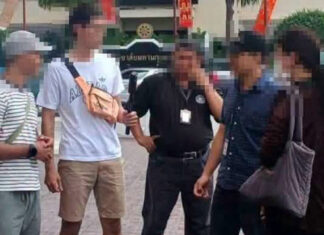 Tourist Police pose as tourists to arrest illegal guide in Chiang Mai Tourist Police pose as tourists to arrest illegal guide in Chiang Mai