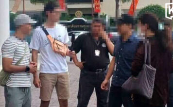Tourist Police pose as tourists to arrest illegal guide in Chiang Mai Tourist Police pose as tourists to arrest illegal guide in Chiang Mai