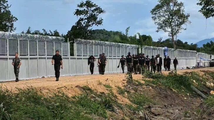 Thai military hosts ASEAN observers at border fence project