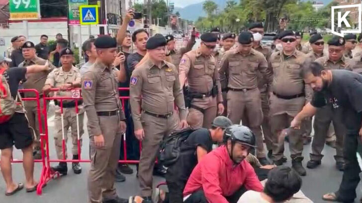 Two hurts as protesters clash with police at China consulate