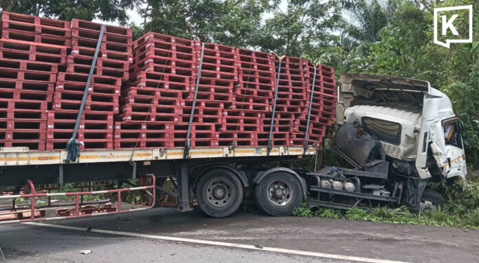 unattended truck Man steals unattended truck, crashes into two others in Chumphon