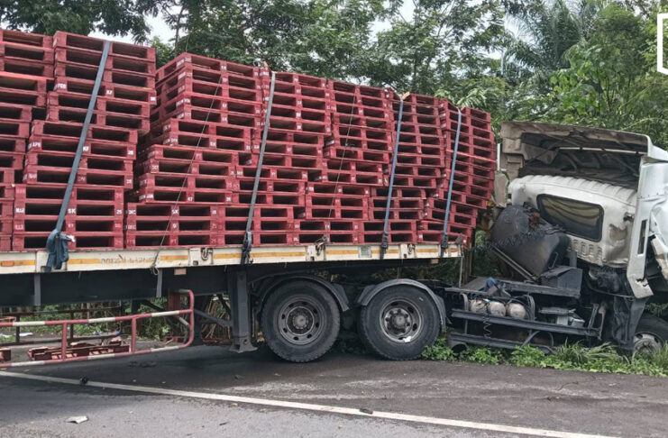 Man steals unattended truck, crashes into two others in Chumphon Man steals unattended truck, crashes into two others in Chumphon