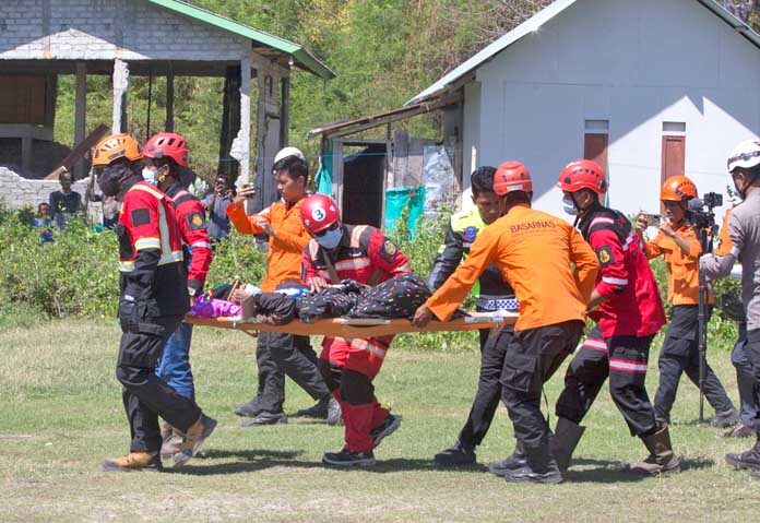 84 year oldalivedaysafterearthquake 03