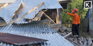 An 84-year-old paralysed woman was found alive three days after Flores earthquake An 84-year-old paralysed woman was found alive three days after Flores earthquake