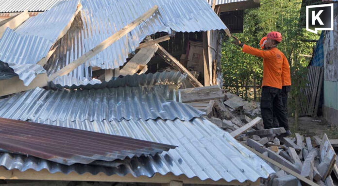 An 84-year-old paralysed woman was found alive three days after Flores earthquake