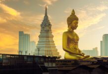 Discover the giant Buddha at Bangkok’s Wat Paknam