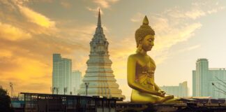 Discover the giant Buddha at Bangkok’s Wat Paknam