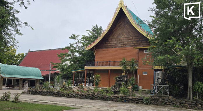 Buriram monks brawl after argument over temple pickup truck 1 Buriram monks brawl after argument over temple pickup truck