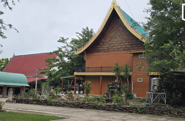 Buriram monks brawl after argument over temple pickup truck Buriram monks brawl after argument over temple pickup truck